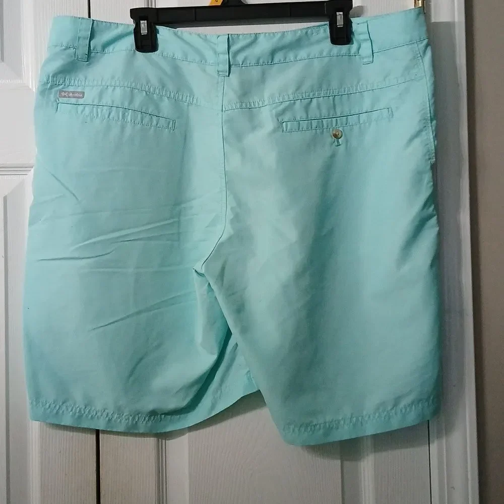 Columbia Men's Omni Shield Aqua Shorts Sz 40 EUC